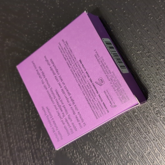 Chantecaille Perfect Blur Finishing Powder- MEDIUM/DEEP - Picture 3 of 4